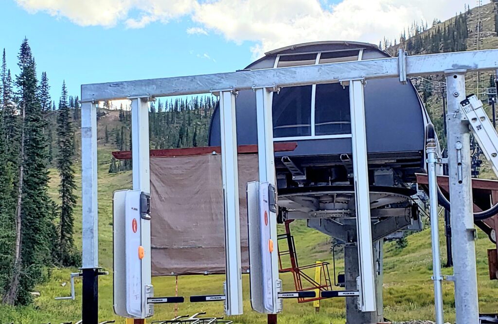 Double gates at the Garfield LIft
